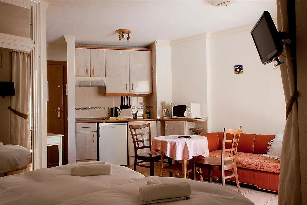 Palm Beach Club Apartamentos Carihuela トレモリノス 0*,  スペイン