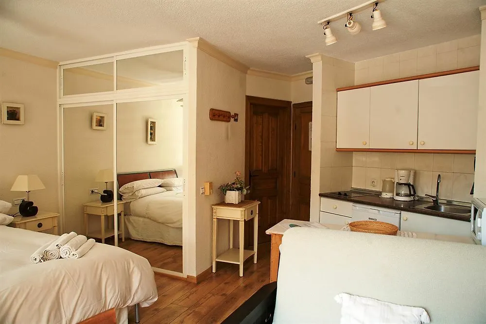Palm Beach Club Apartamentos Carihuela トレモリノス 0*,  スペイン